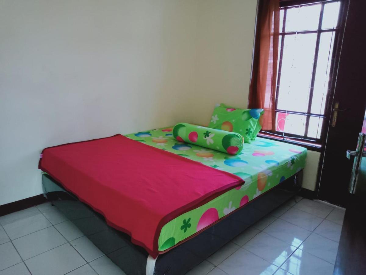 Villa Musti Green Apple Cipanas Sindanglaya Екстер'єр фото