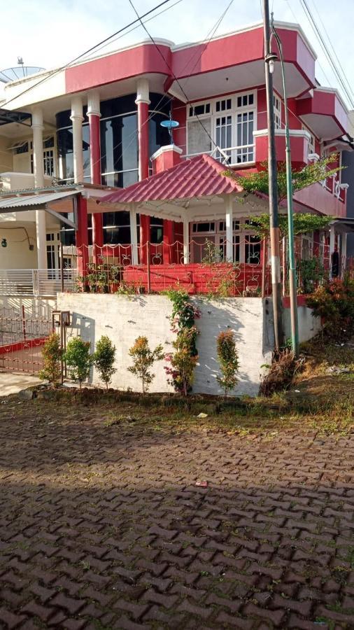 Villa Musti Green Apple Cipanas Sindanglaya Екстер'єр фото
